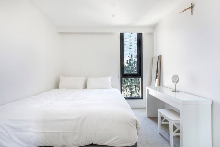 Spacious Modern 2BR Urban Retreat with View gallery image 3