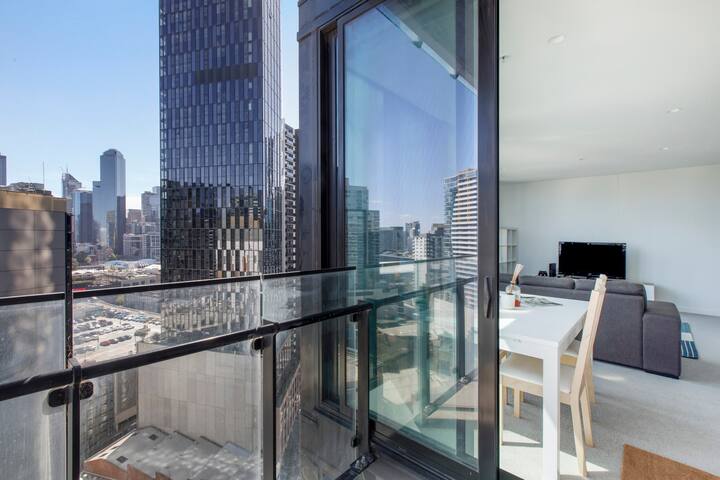 Spacious Modern 2BR Urban Retreat with View gallery image 5