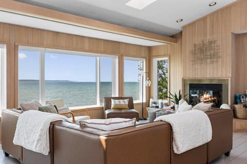 Bayshore Waves | On Lake Michigan | Pet Friendly