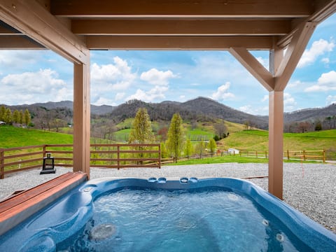 New* Mountain View Retreat with arcade and Hot Tub