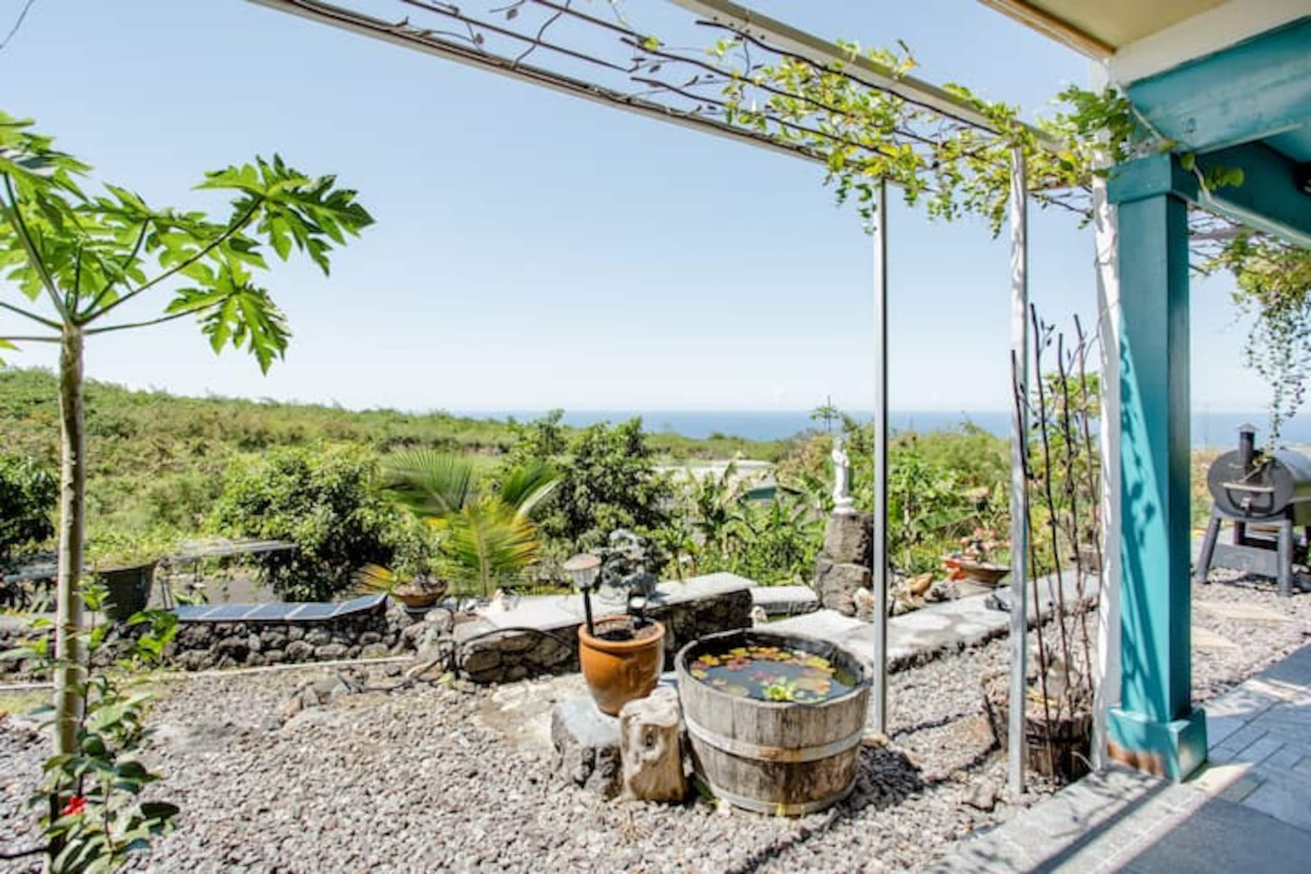 Home in Kailua-Kona · ★4.95 · 2 bedrooms · 2 beds · 1.5 private baths - Image 16