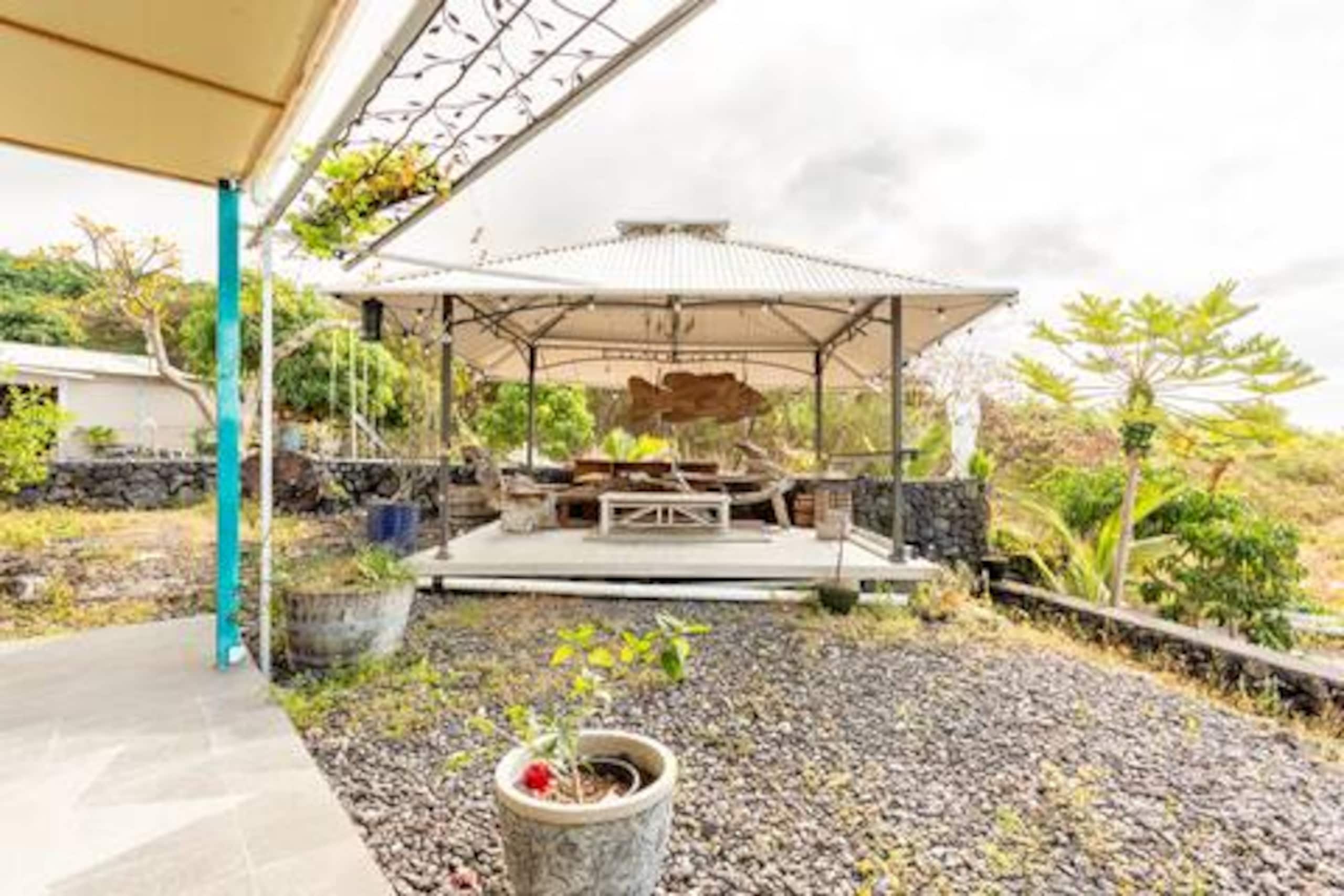 Home in Kailua-Kona · ★4.95 · 2 bedrooms · 2 beds · 1.5 private baths - Image 4
