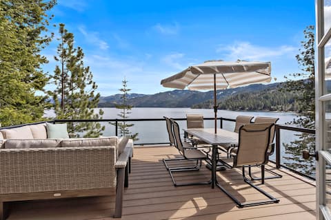 Waterfront, hot tub, pet friendly!