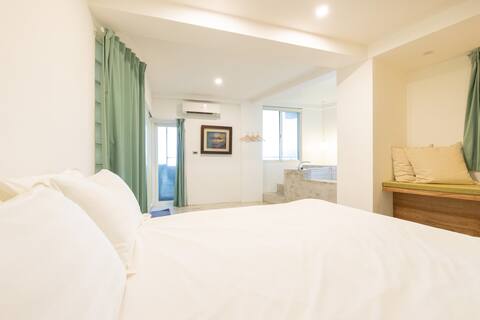 Cozy Seaview Room (a space separated from the sea that can be remotely viewed from Keelung Island)