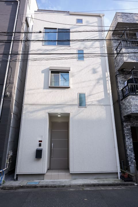 R11 · Single-family Yamanote Line Nippori Station 8 minutes on foot 8 minutes on foot from Ueno 3 minutes to Shinjuku, Akihabara, Shibuya Narita Airport No transfer