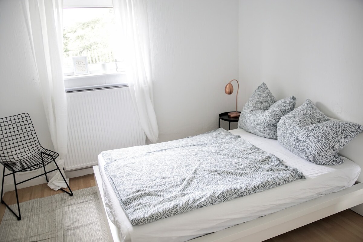 ห้องพัก #1 พร้อมหน้าต่างด้านนอก