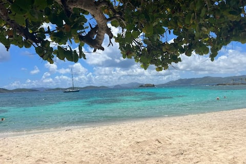 Top Airbnb: Sapphire Beach only steps away! in St. Thomas