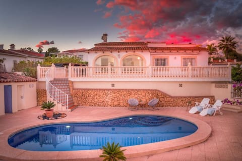 Large villa with heated private pool and BBQ