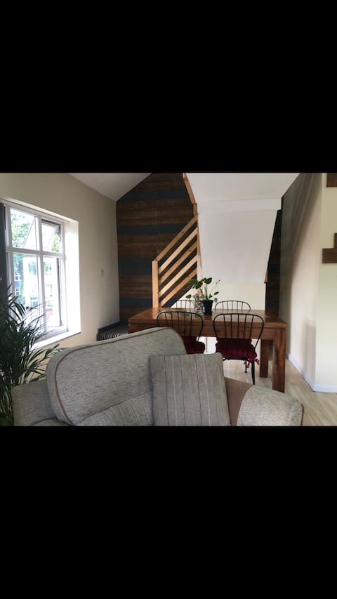 Popular Airbnb listing: Treetops Flat 2, B288PA in Yardley & Acocks Green