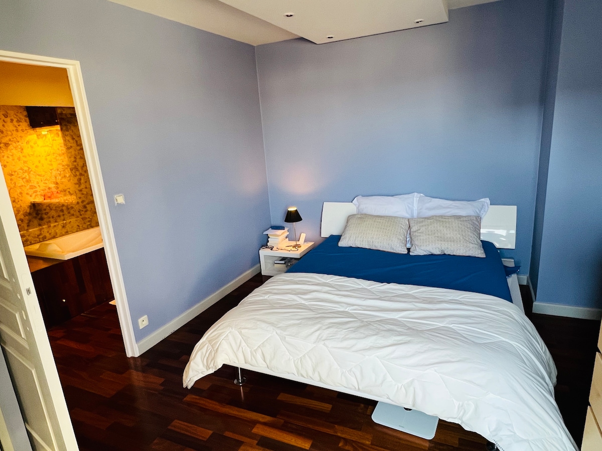 Krevat dopio. 
Shtroja të ofruara. 