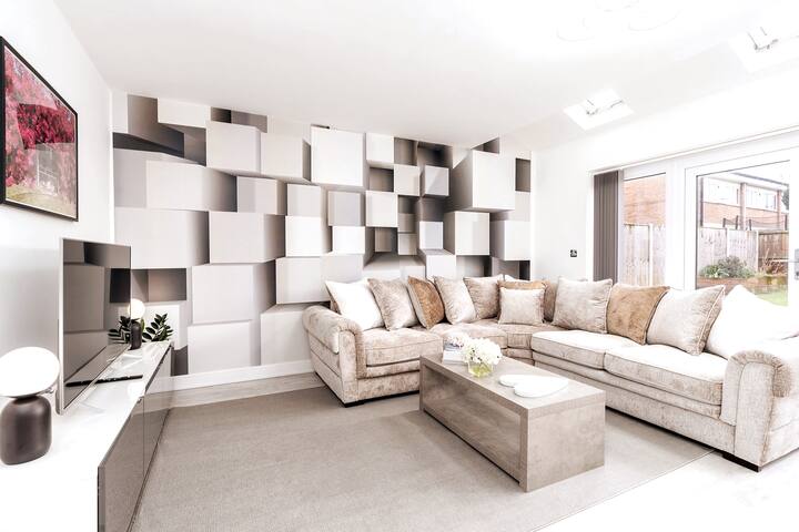 4 Bedroom, 3 Bathroom House for Contractors gallery image 2