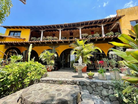 Stunning 4 Bedroom Large House With Starlink WiFi