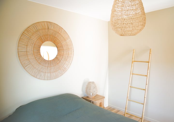 غرفة النوم 3 - الجناح الرئيسي 
سرير بحجم كبير 
حمام خلع الملابس 