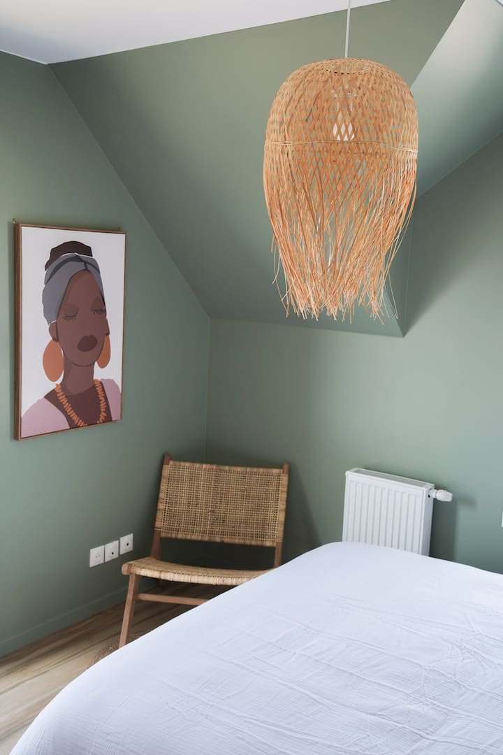 خزانة ملابس بحجم كوين سعة 1
لتر
