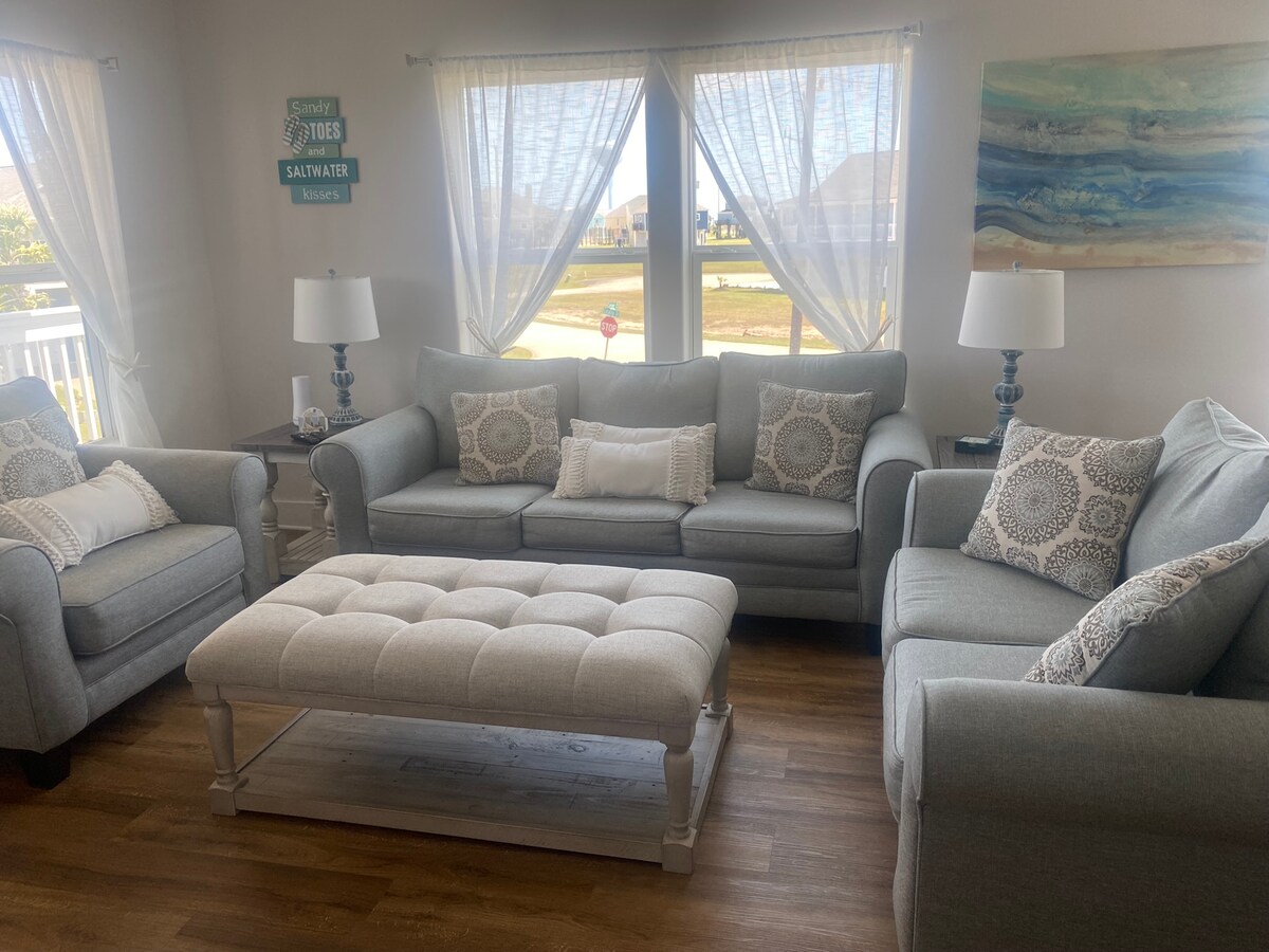 Top performing Airbnb: Calm Coastal Cottage | 3 Bed, 2 Bath in Galveston