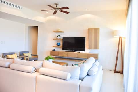 Top Airbnb: Luxury condominium in Vistamar Puerta Cortes in La Paz