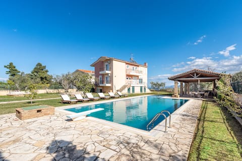 Gustav Retreat Villa