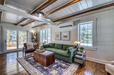 Modern Lakefront Home w/ Hot Tub • Winter Escape