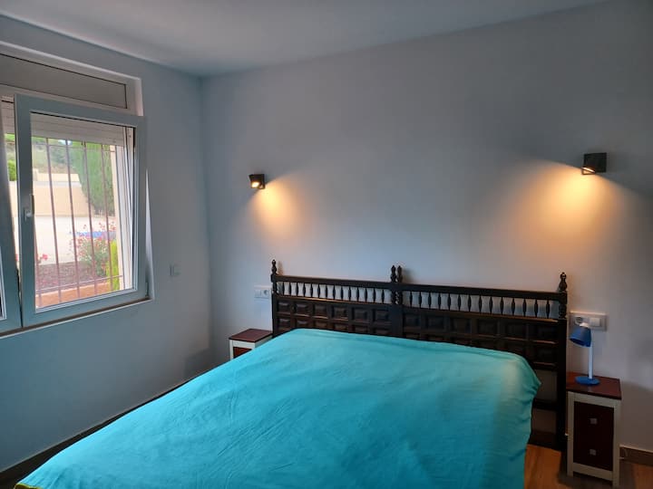 Habitación tranquila con cama doble en la planta baja