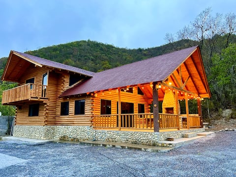 Sierra Grande Cabins - 16 people