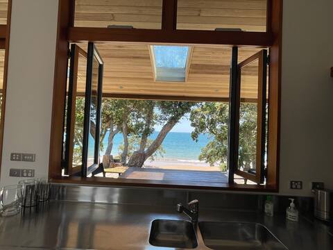 Airlie  - Absolute Beachfront Luxury