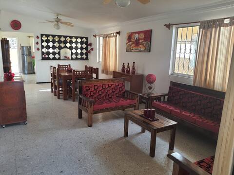 Melaque: spacious and central house.