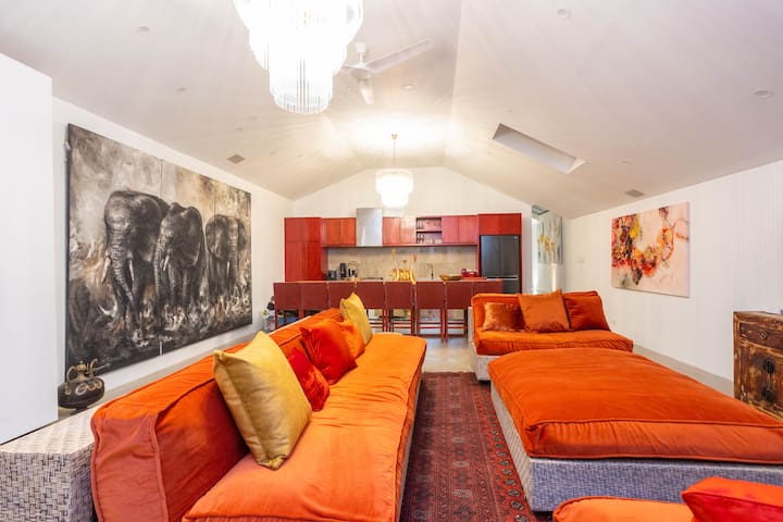 The Centenary Collective (6 BR)