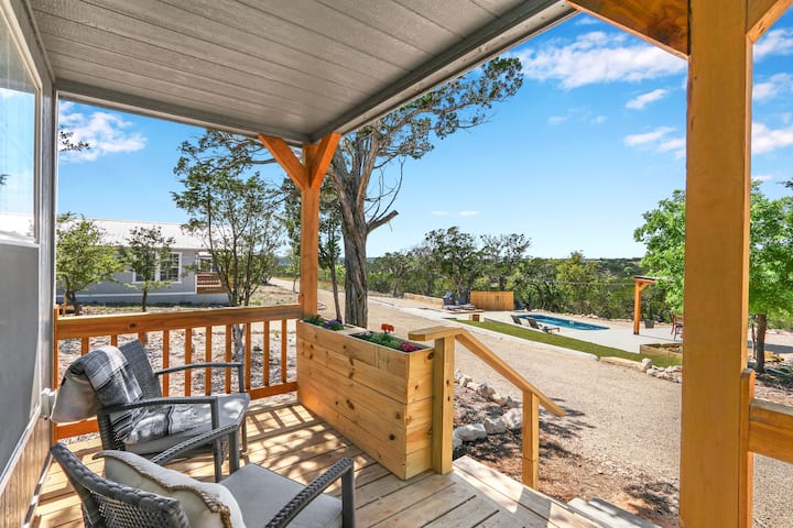 Madrona Hills #2 Pool, Hot tub and Gas fire pit