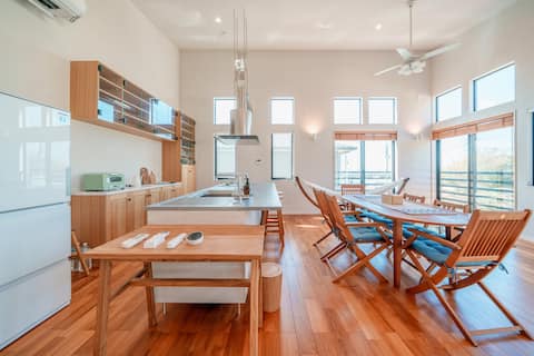 1 min walk to the beach! Swimming pool available!