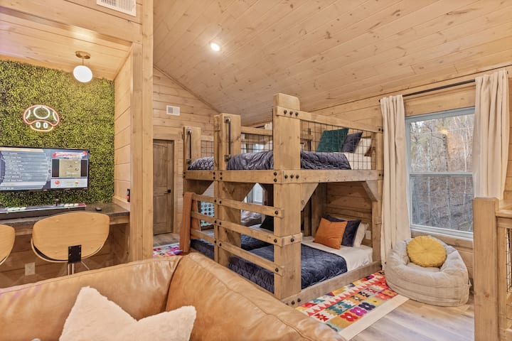 أسرّة بطابقين لأربعة أشخاص!