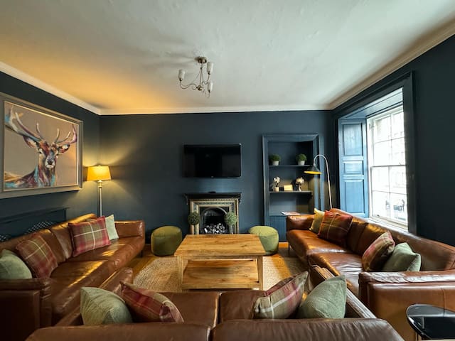 Edinburgh Castle Hideaway, Lawnmarket, Royal Mile