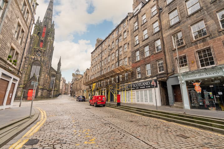 Edinburgh Castle Hideaway, Lawnmarket, Royal Mile gallery image 4