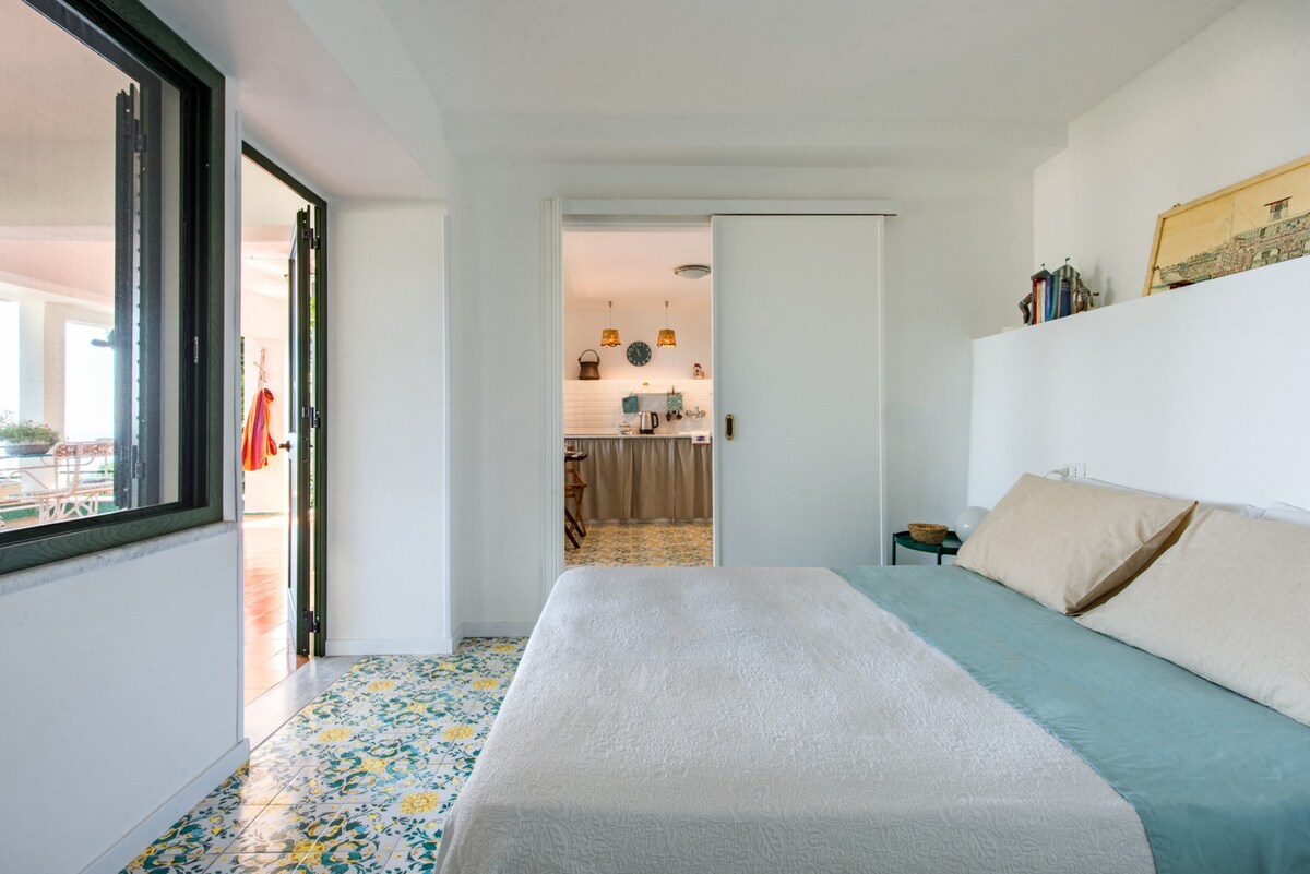 「米开朗基罗」卧室，可直接通往卫生间