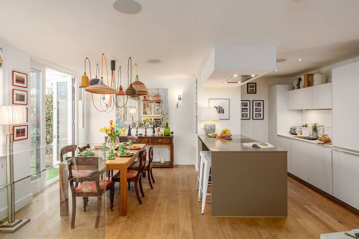 Stunning Notting Hill 3 bed with A/C gallery image 2