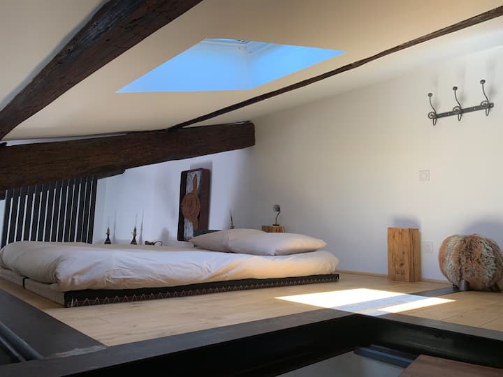 Krevat i vërtetë futon dhe tatamis 