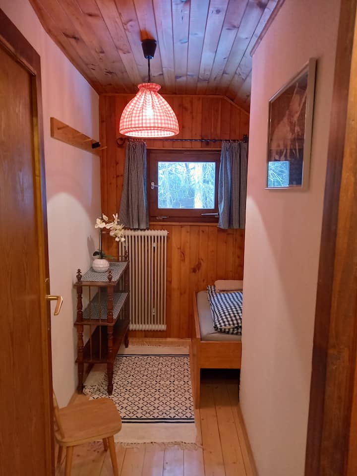 Მყუდრო ერთადგილიანი ოთახი!