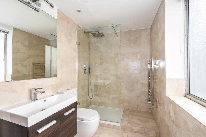 Central London 5BR Luxury House gallery image 5