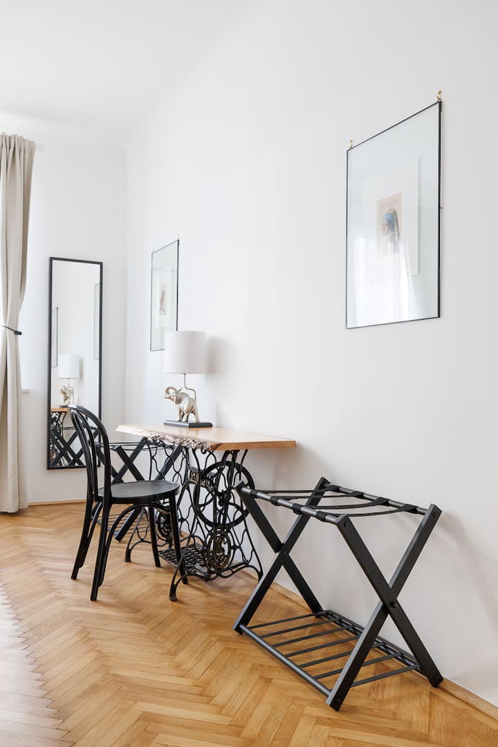 Modern Home For Singles | City Center Karlsplatz - Vienna