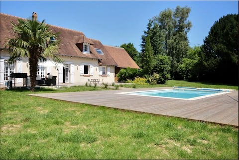 Cottage near sea with pool