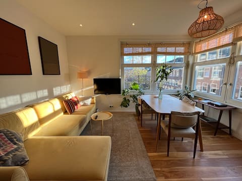 Top Airbnb: Modern and bright apartment for two in Landlust