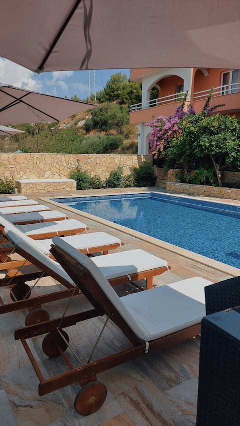 Stunning Silver aparment for 4 with pool