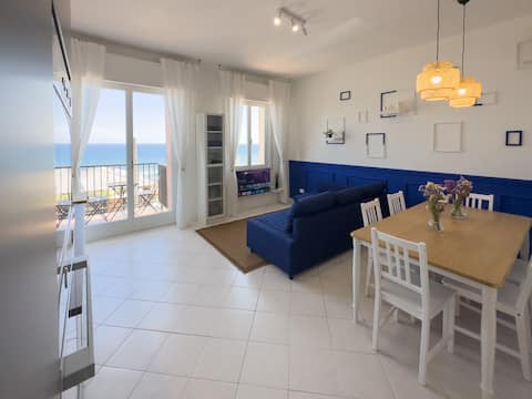 Top Airbnb: Sea Luxe House | Design and sea view of the gulf in Andora