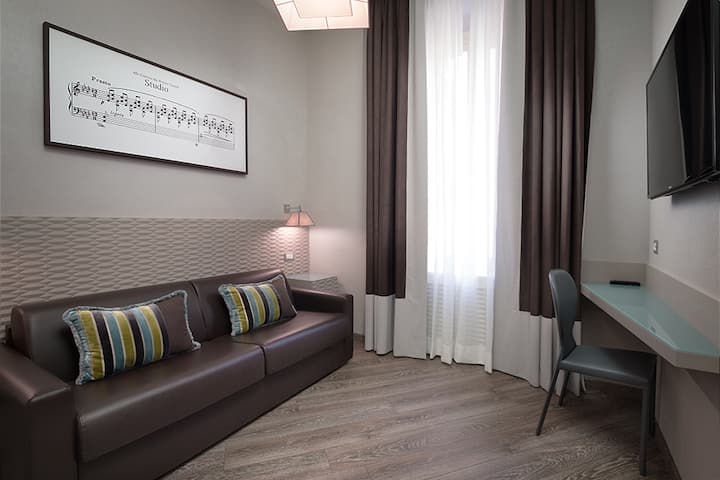 سرير أريكة مزدوج في غرفة الدراسة