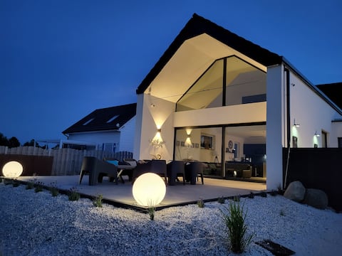 Robson Beach | Sauna, Hottub, Grill