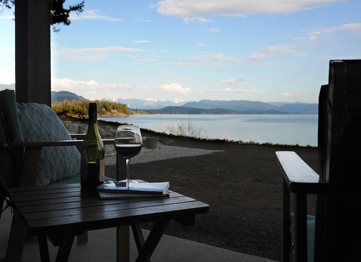 Walk on waterfront suite, private beach trail Guest suites for Rent