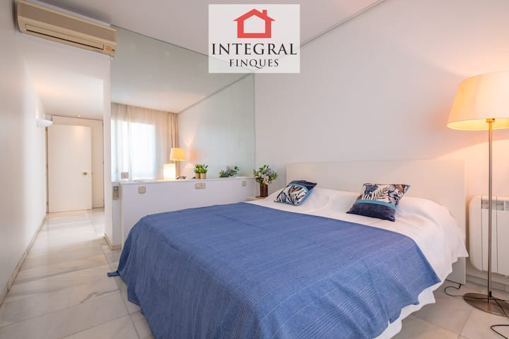 Двокреветна соба со сопствен апартман и клима уред.