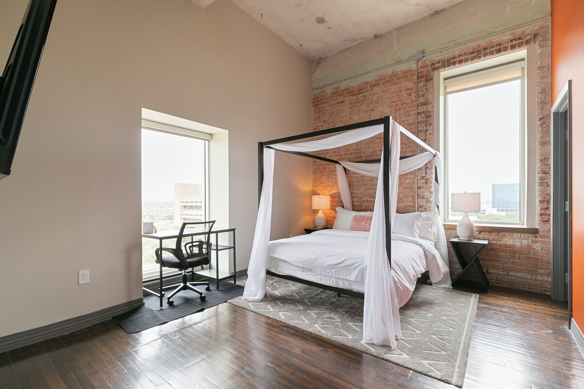 Chumba cha kulala kilicho na kitanda kizuri cha aina ya King ili kufurahia kulala kwako. Niamini utakuwa na wakati mgumu kutoka kitandani!