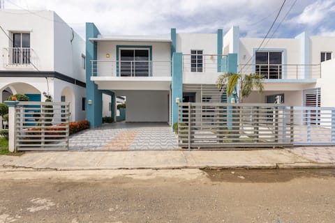 Beautiful and safe house. Pool additional payment