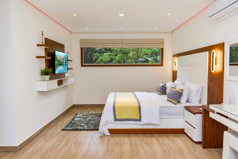 Luxury smart private room in kandy with pool 1F