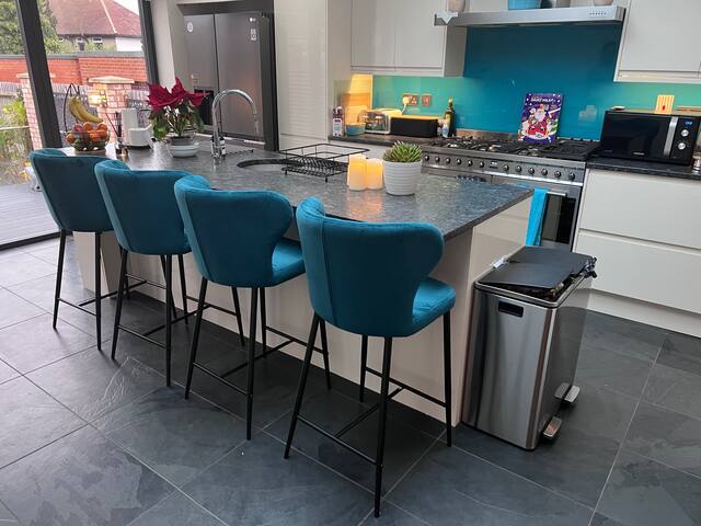 3 bed with hot tub, near Twickenham stadium gallery image 3